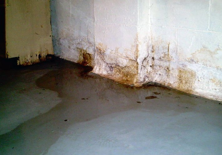 What Causes a Water Leak in the Basement?
