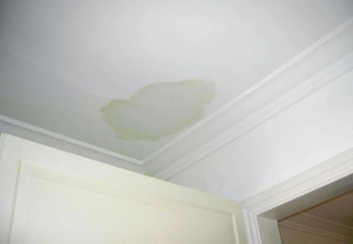 6 Signs of Water Damage in Ceilings